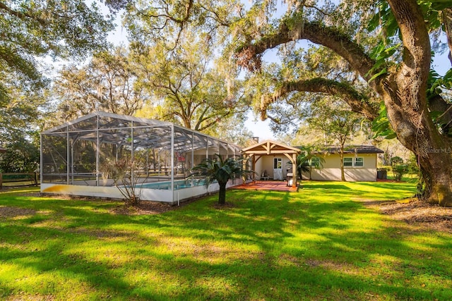 view of yard with a lanai