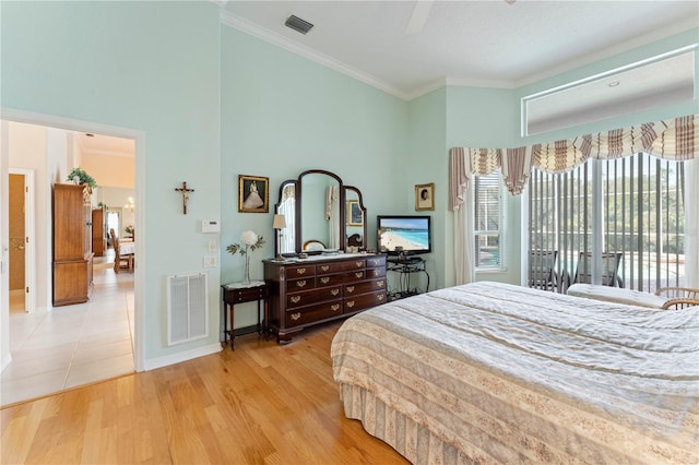 bedroom with access to exterior, crown molding, light hardwood / wood-style flooring, and ceiling fan