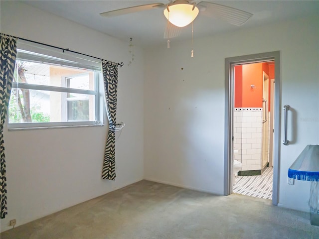 unfurnished room with light carpet and ceiling fan