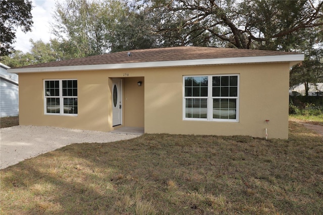 view of front facade with a front lawn