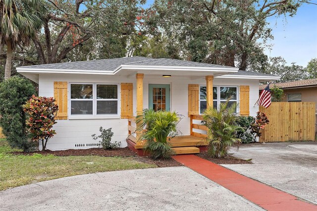 Listing photo 2 for 2242 22nd Ave S, Saint Petersburg FL 33712