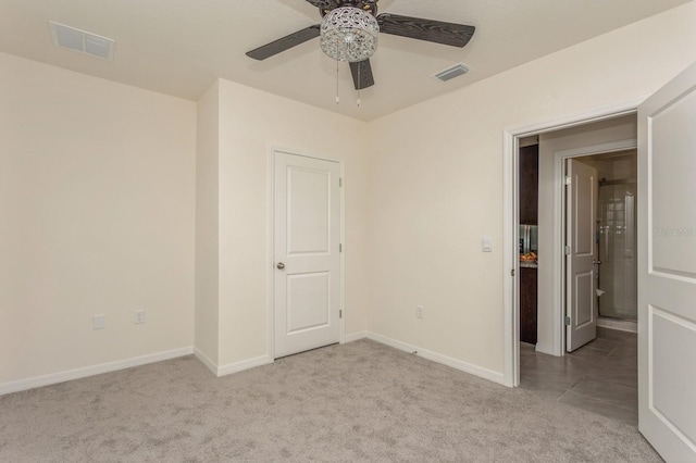 carpeted empty room featuring ceiling fan