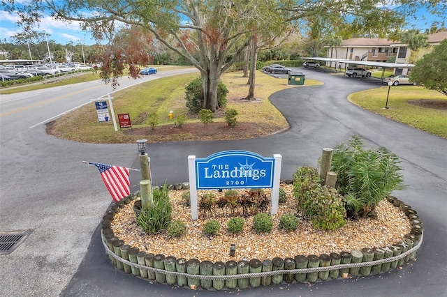 view of community / neighborhood sign