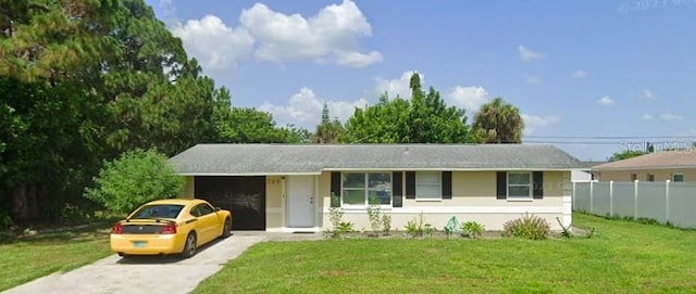 ranch-style house featuring a front yard