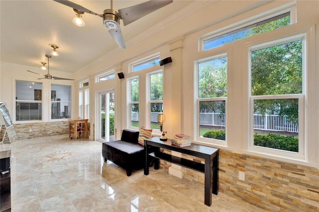 sunroom with ceiling fan