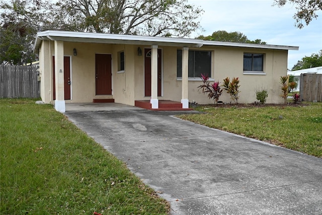 single story home featuring a front lawn