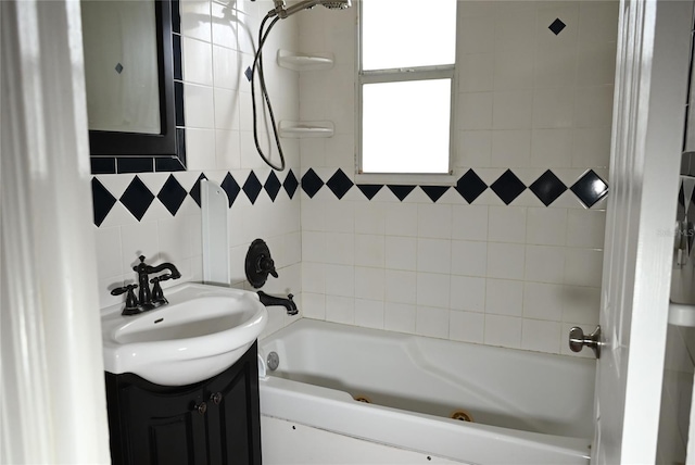 bathroom with vanity and tiled shower / bath