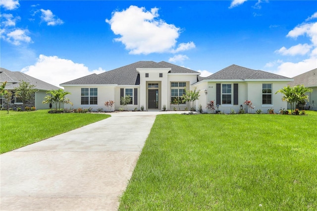 view of front of home featuring a front yard