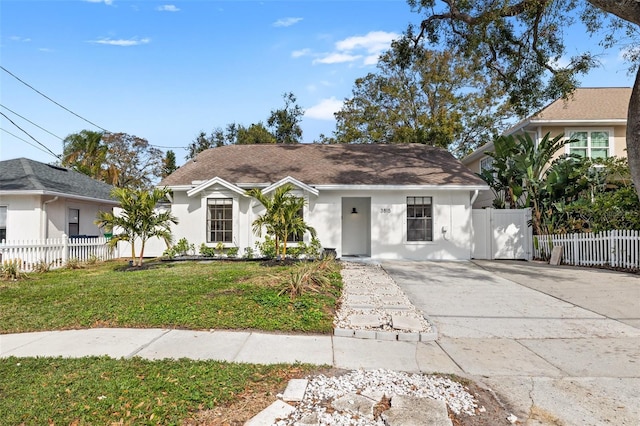 view of front facade with a front lawn