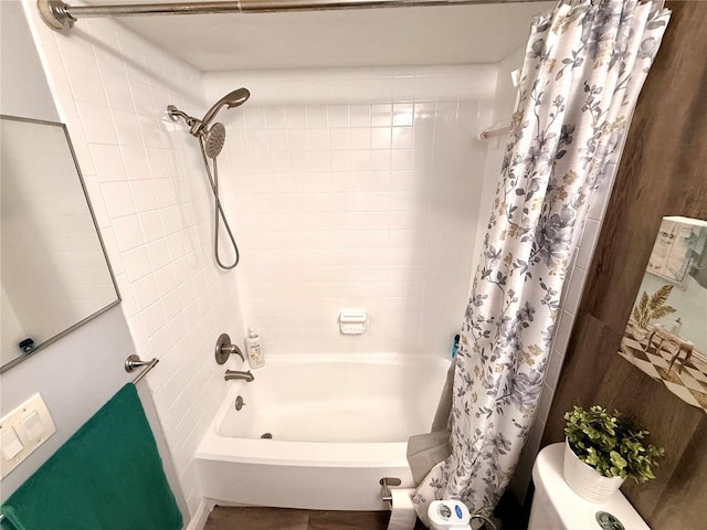 bathroom featuring shower / bath combo