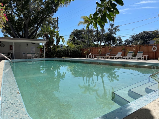 view of swimming pool