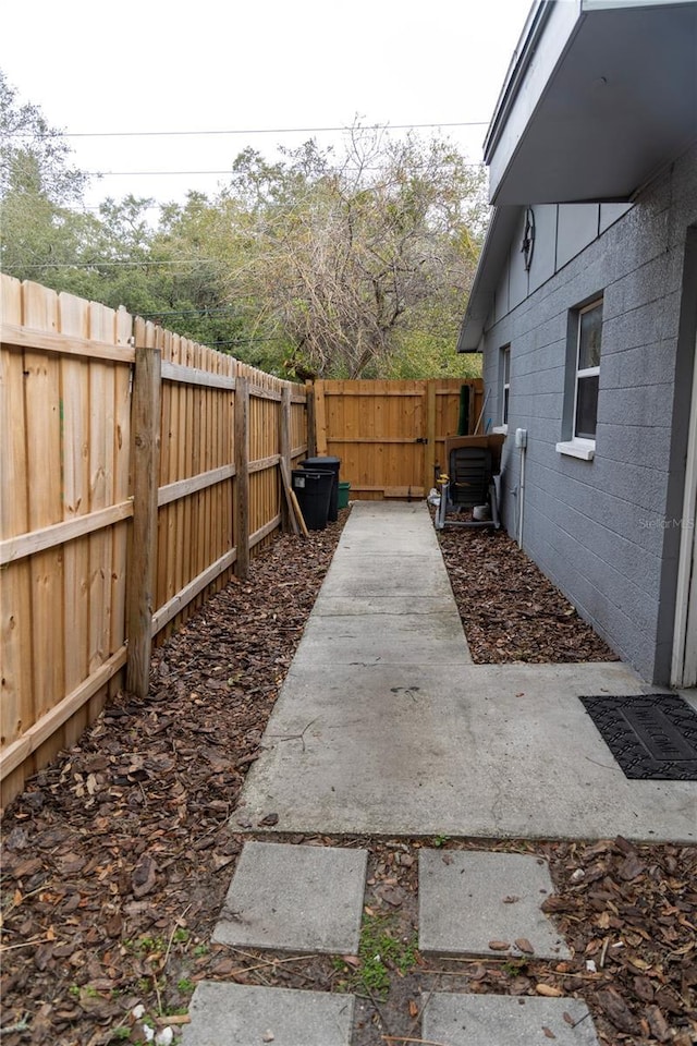 view of yard featuring a patio area