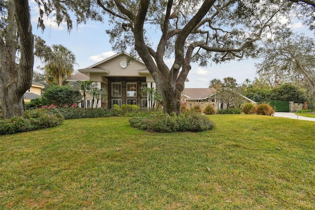 view of front facade with a front yard