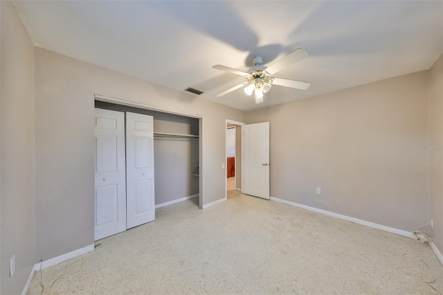 unfurnished bedroom with ceiling fan and a closet