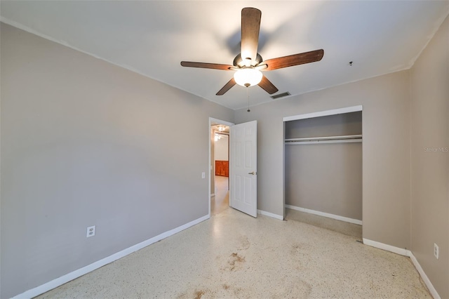 unfurnished bedroom featuring ceiling fan and a closet