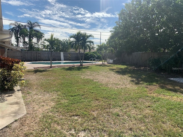 view of yard featuring a fenced in pool