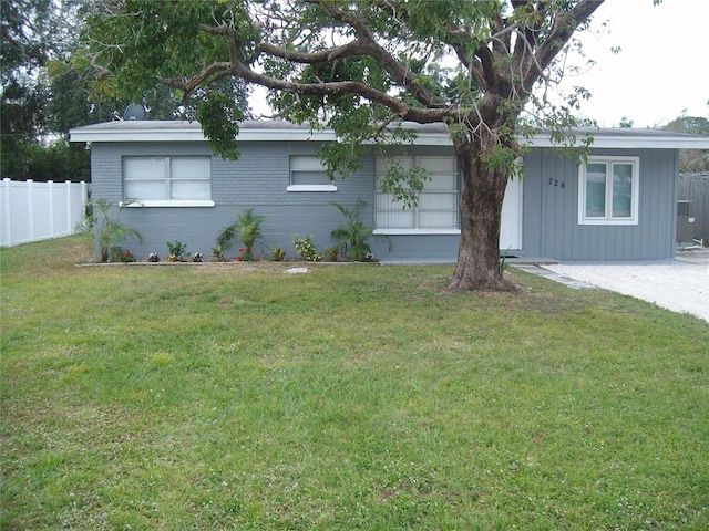 ranch-style house with a front yard