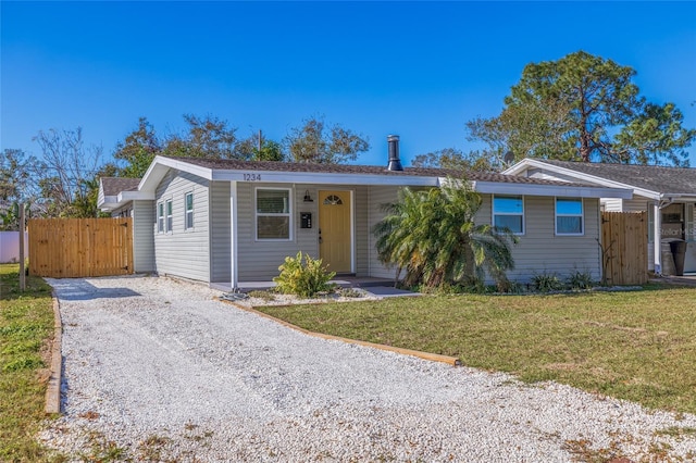 single story home with a front lawn