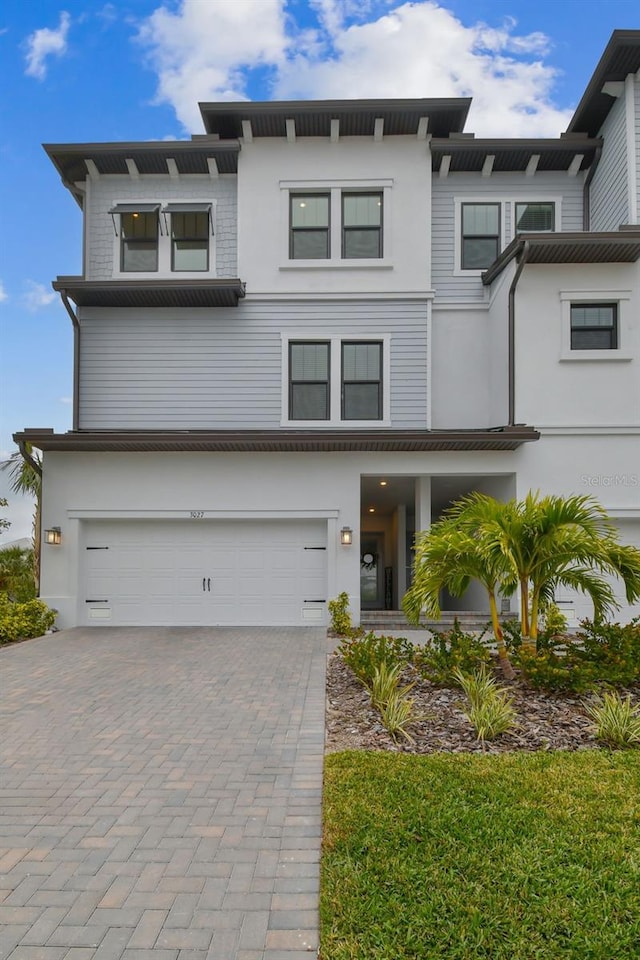 view of front of house featuring a garage