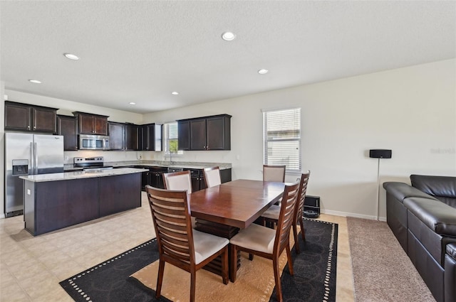 dining space featuring sink and a textured ceiling