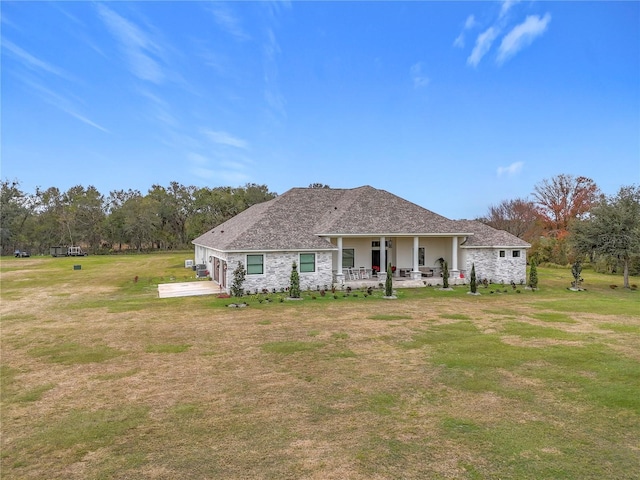 view of front of property featuring covered porch and a front yard