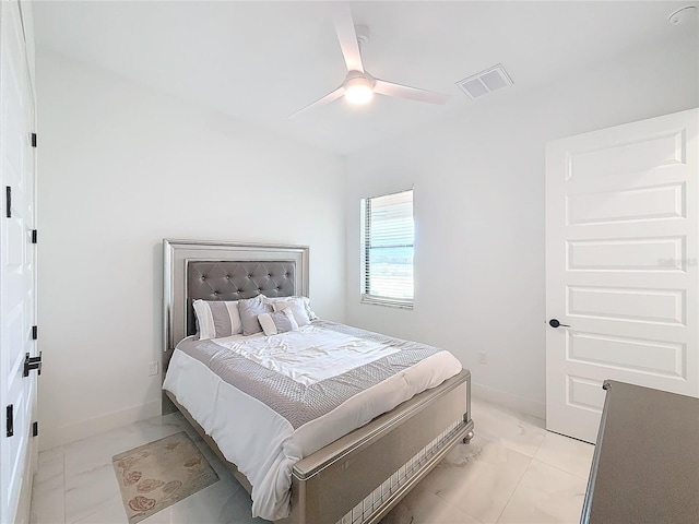 bedroom with ceiling fan