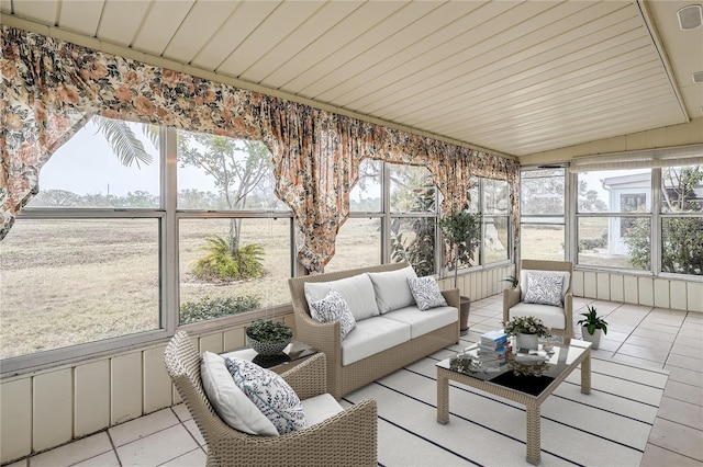 sunroom with lofted ceiling