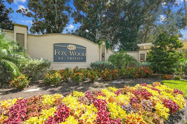 view of community / neighborhood sign