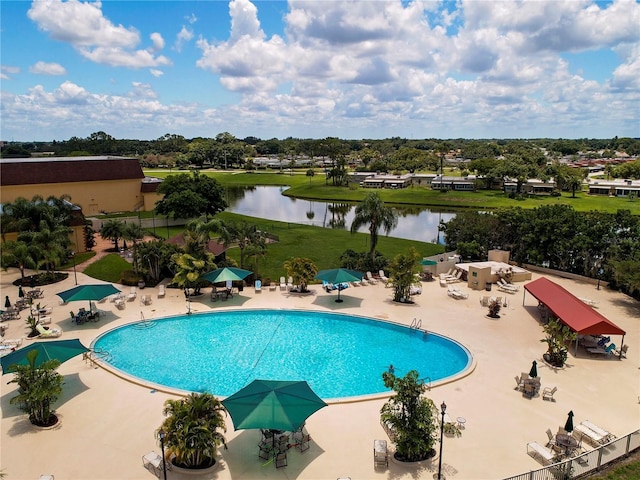 view of pool featuring a water view