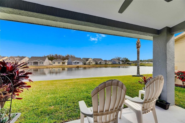 view of yard featuring a water view