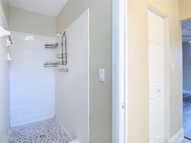 bathroom featuring tiled shower