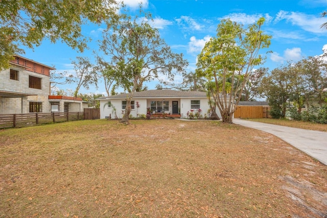 view of front of house with a front lawn