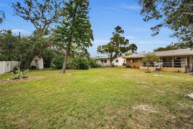 view of yard featuring a shed