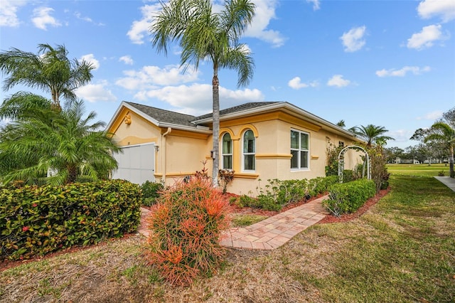 view of front of property with a front lawn