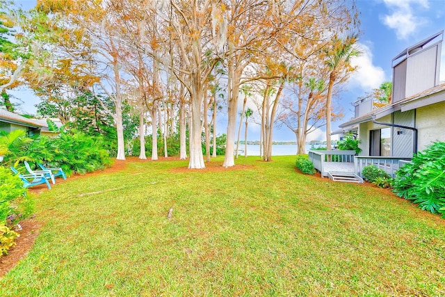 view of yard featuring a water view