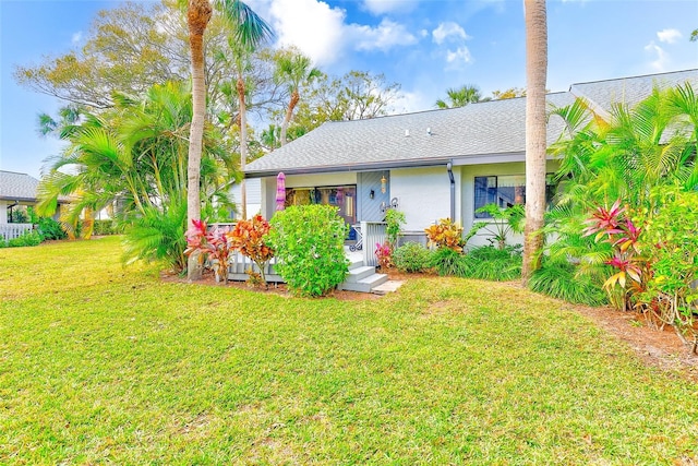 view of front facade featuring a front yard