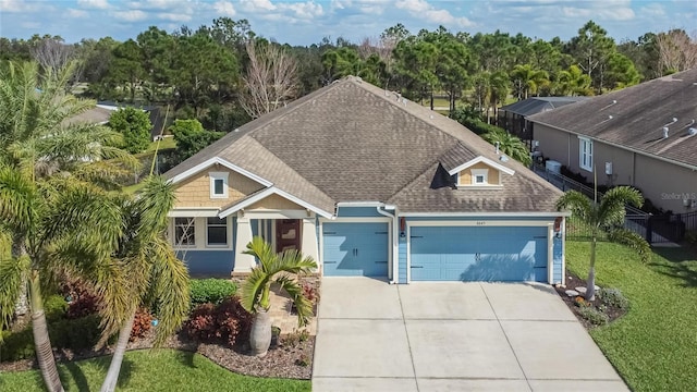 view of front of property featuring a front yard