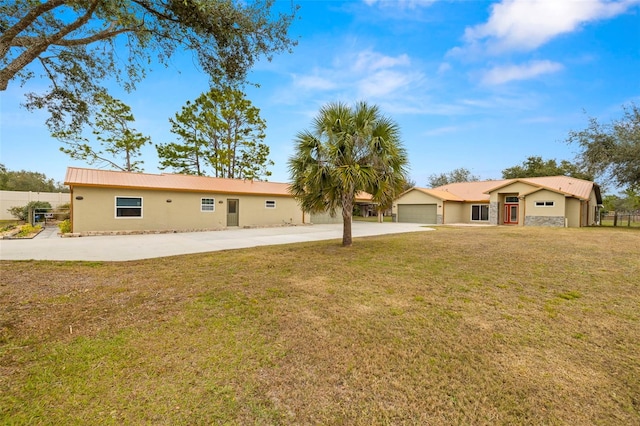 view of front of property featuring a garage and a front lawn