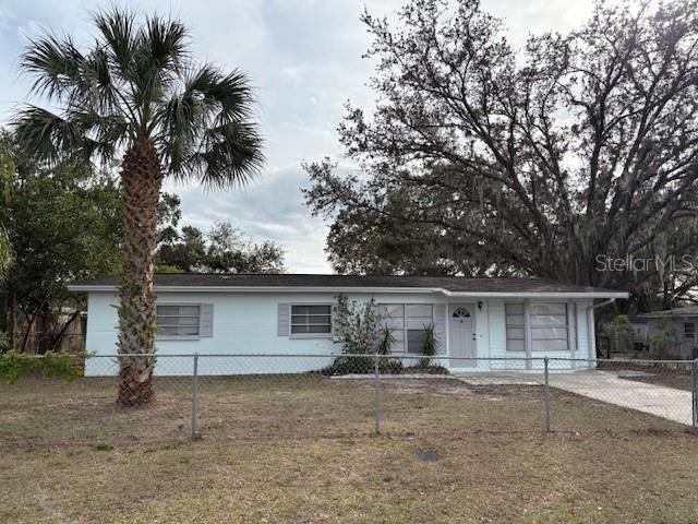 ranch-style house with a front yard