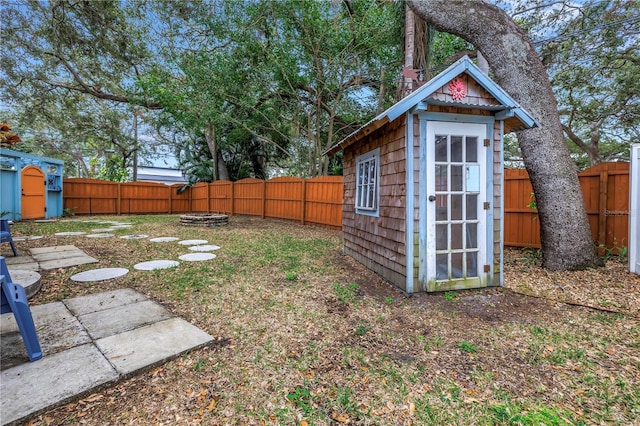 view of yard with a shed