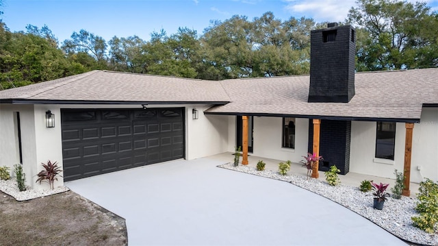 view of front facade featuring a garage