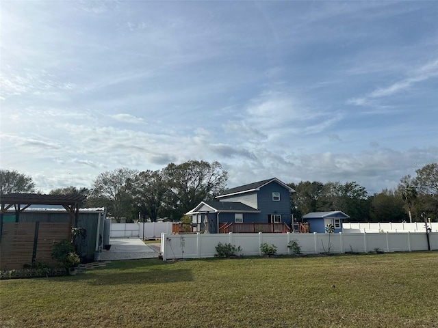 view of yard featuring a pergola