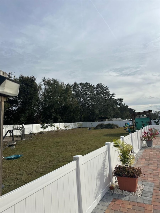 view of yard with a pergola