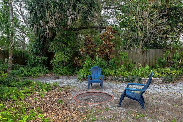 view of yard featuring an outdoor fire pit