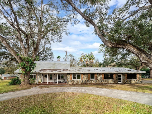 single story home with a porch and a front yard