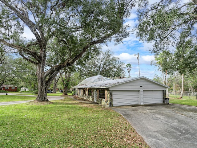 view of front of home featuring a front yard