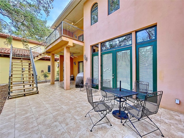 view of patio featuring ceiling fan