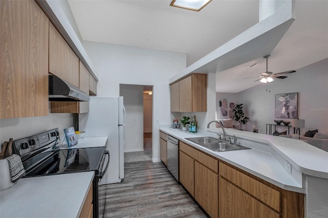 kitchen with kitchen peninsula, ceiling fan, electric range, dishwasher, and sink