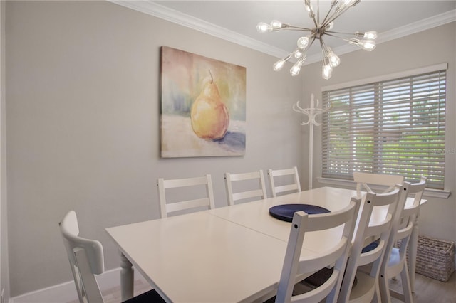 dining room featuring crown molding and a notable chandelier