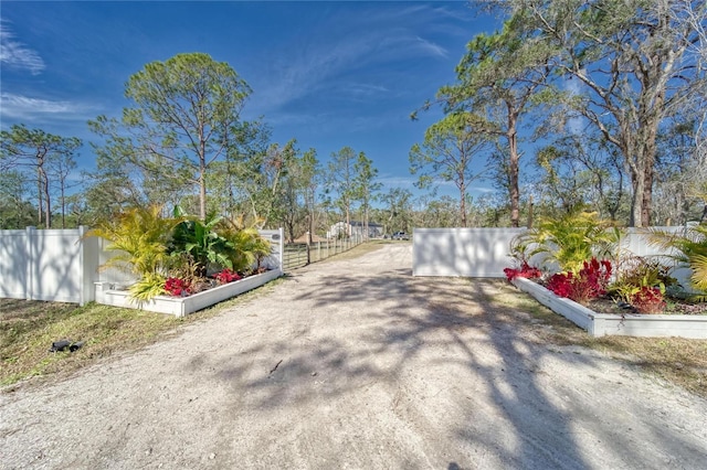 Listing photo 3 for 13215 Seminole Trl, Wimauma FL 33598